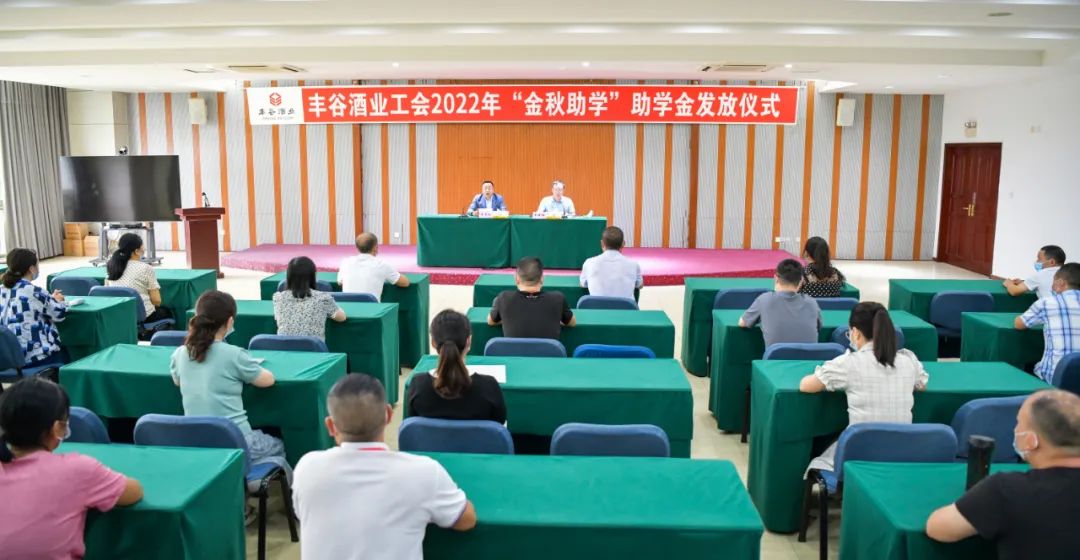 国产真人做爰视频免费