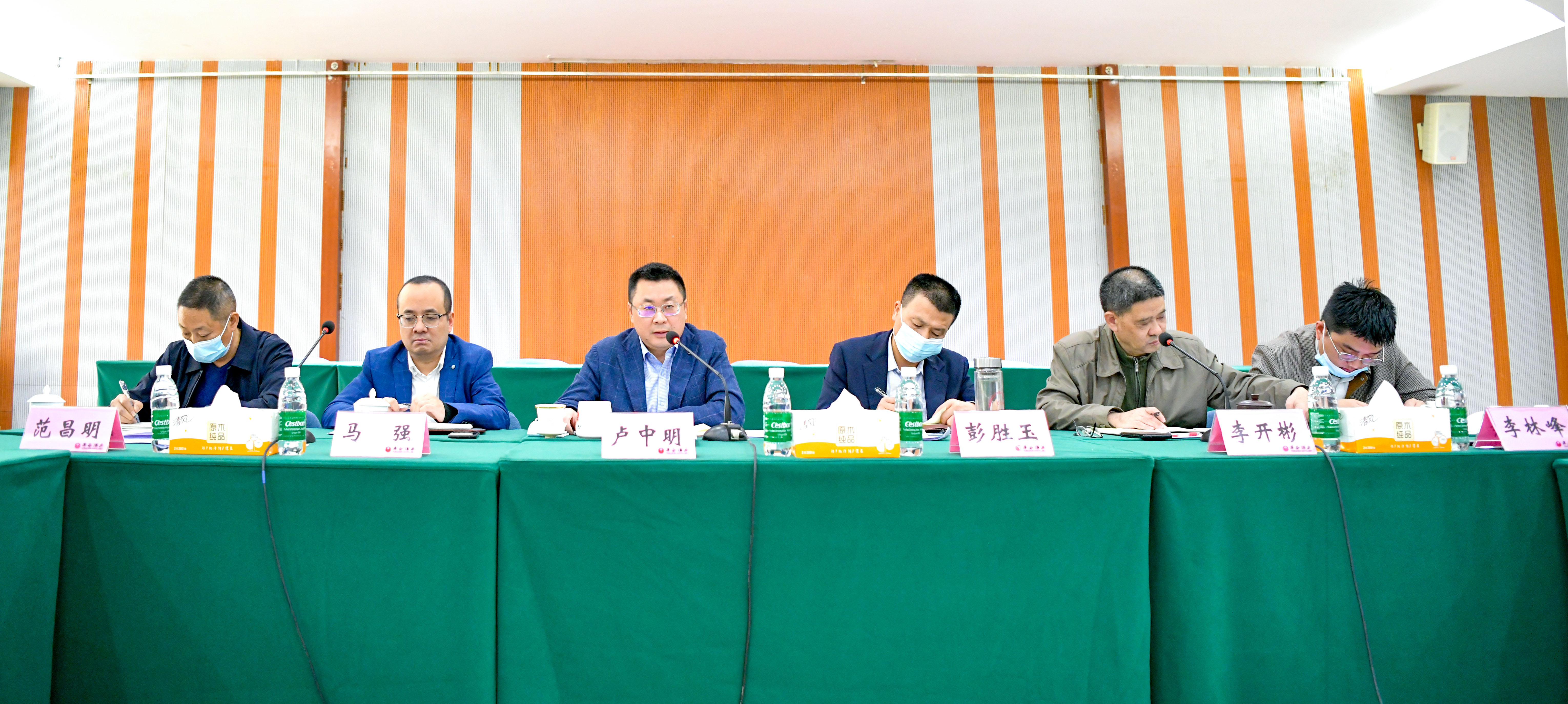 国产真人做爰视频免费