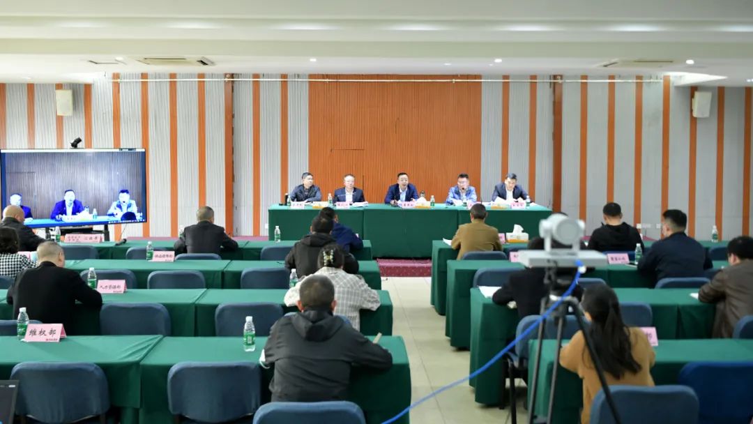 国产真人做爰视频免费