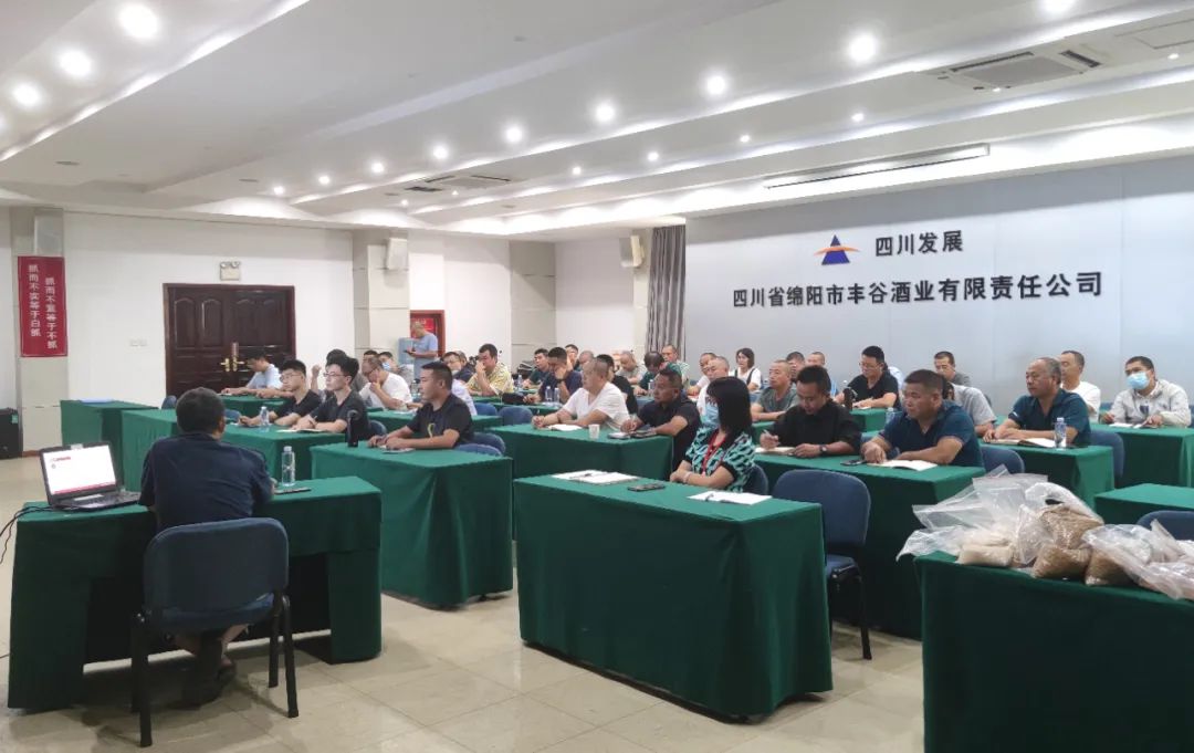 国产真人做爰视频免费