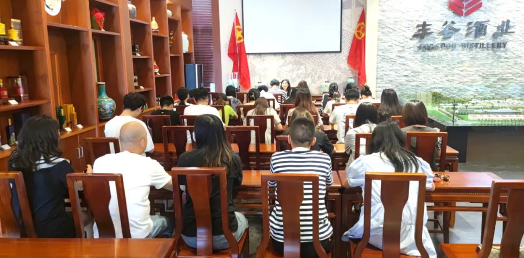 国产真人做爰视频免费