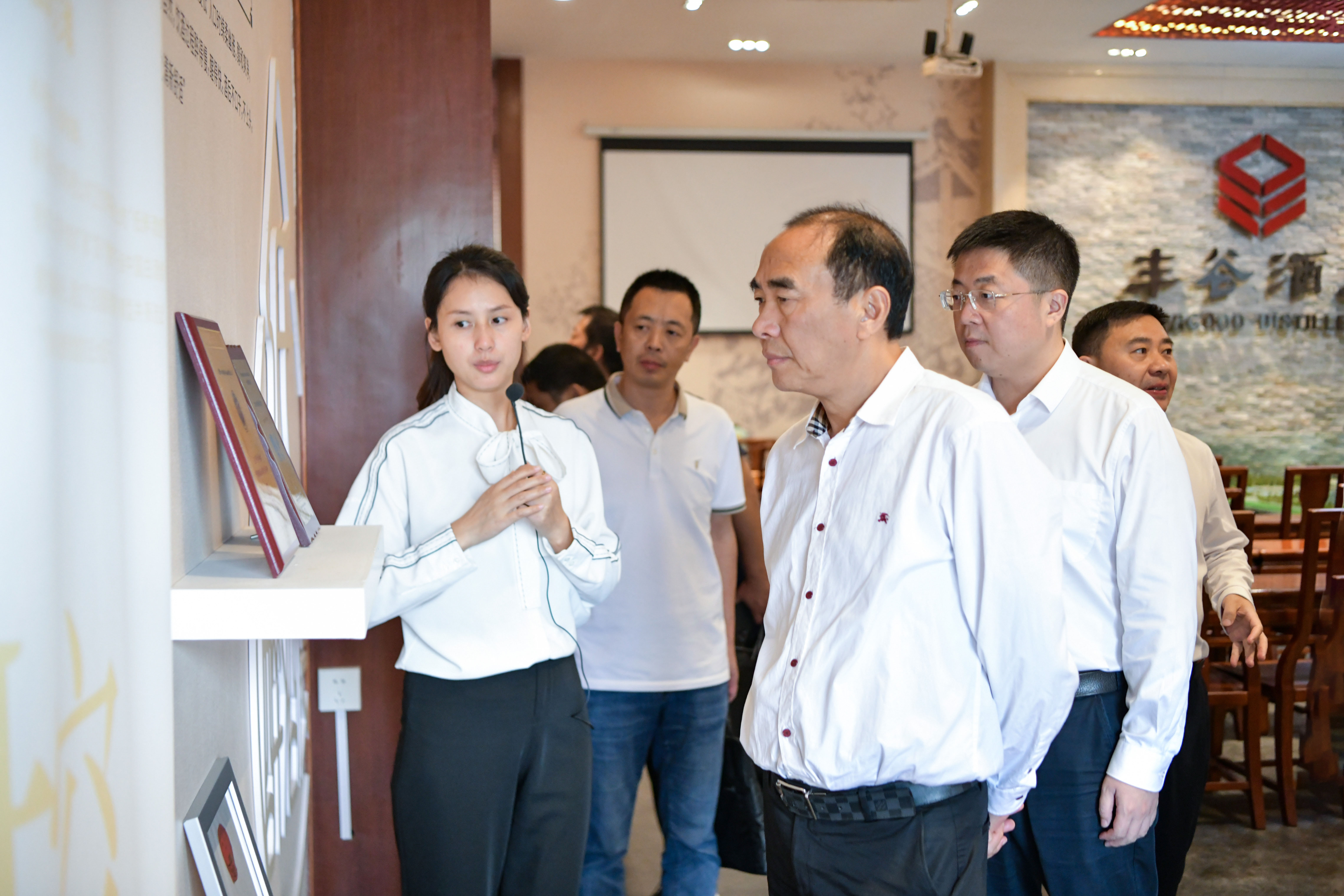 国产真人做爰视频免费