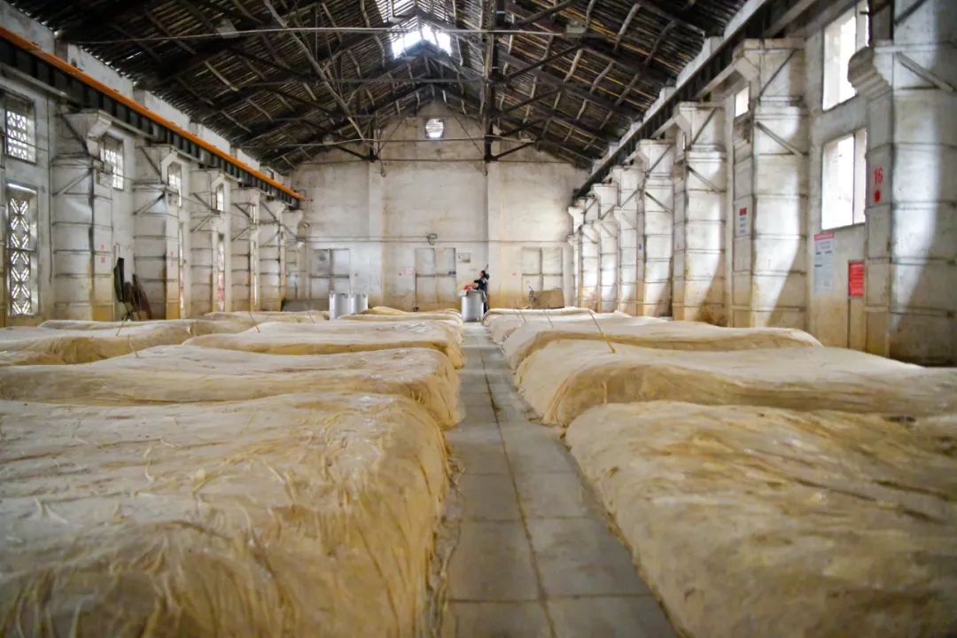 国产真人做爰视频免费